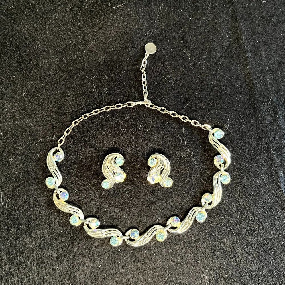 Vintage ‘Choker Style’ Silver Tone Necklace & Earrings w/Blue ‘Confetti’ Crystal - Picture 2 of 10